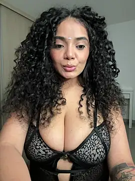 curlyierr (F young) - UNDRESS AND GET NAKED