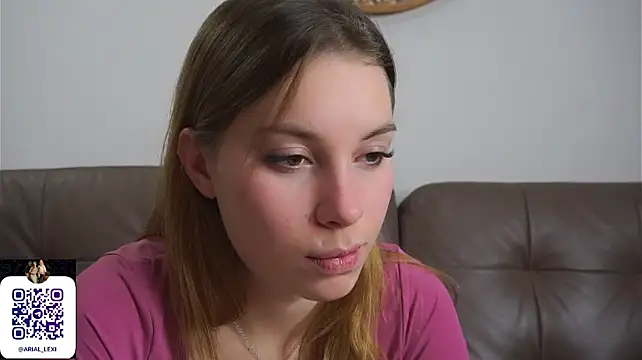 Sairallyn live cam on StripChat