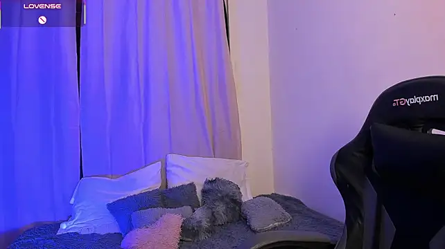 ale__rouse live cam on StripChat