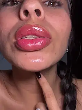 alicent_ (F young) - 🍓BIG SQUIRT🍓