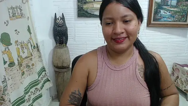 Sol_vannesa live cam on StripChat