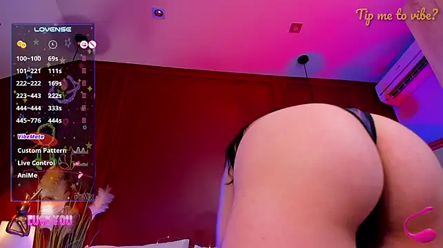 Mayzzie live cam on StripChat