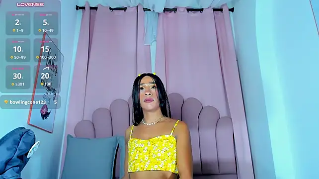NicoleMadrird live cam on StripChat