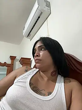 lucero1902 live cam on StripChat