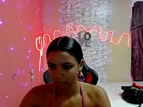 caramelo_lan11 live cam on StripChat