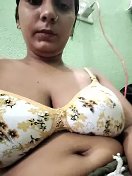 ERZA_7 live cam on StripChat