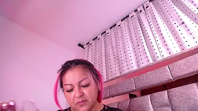 salomecastro_ live cam on StripChat