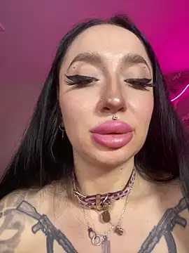 Molly__Moon live cam on StripChat