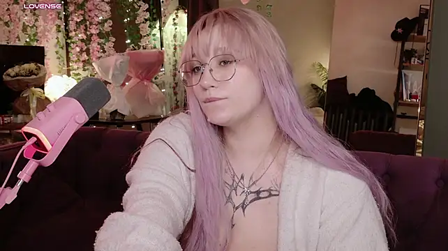 Morvelyn live cam on StripChat