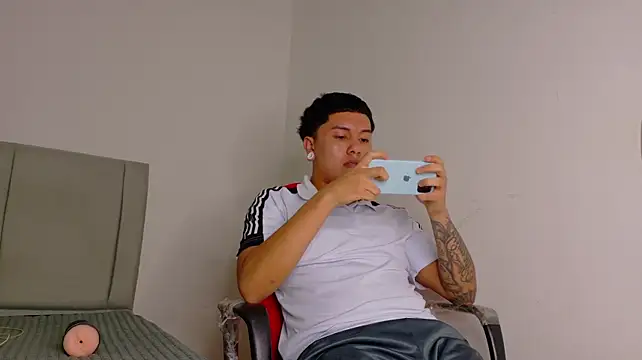Owenn__blueee live cam on StripChat