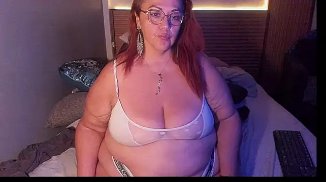 megan_dreamsss live cam on StripChat