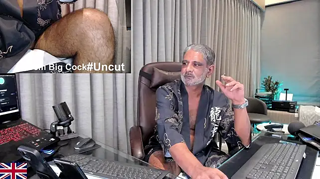 OnlineBossUK live cam on StripChat