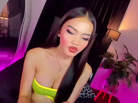 RueLoove69 live cam on StripChat