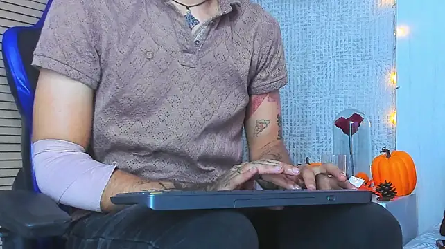 Daniel_huge22 live cam on StripChat