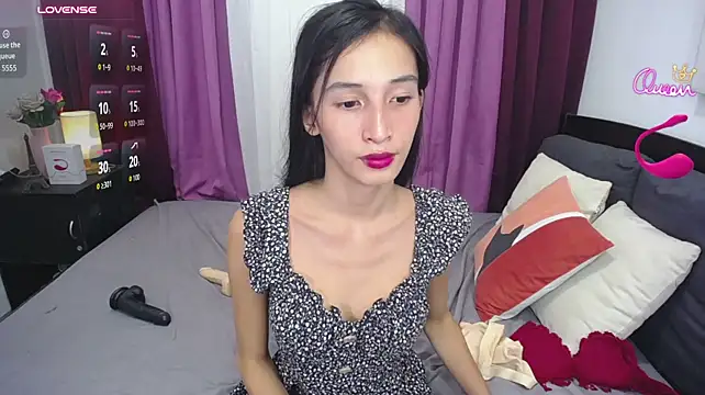 JanelaMonsterCock live cam on StripChat