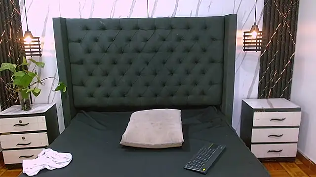 Maximo_Juli live cam on StripChat