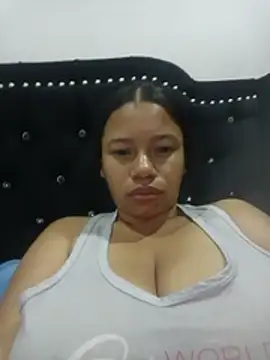 Hannaa_watsoon live cam on StripChat