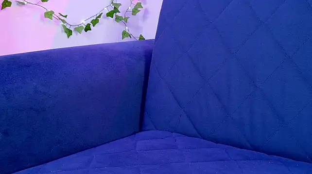 Larentiaa live cam on StripChat