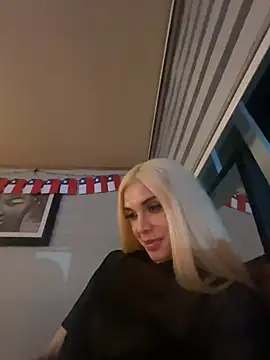 Lalolachilena live cam on StripChat
