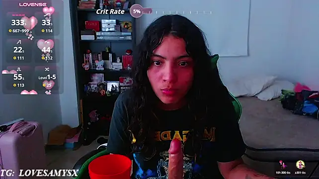 Lovelyamyy live cam on StripChat