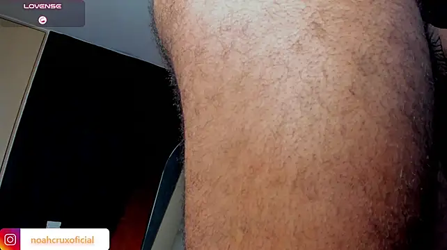 noahcrux_ live cam on StripChat