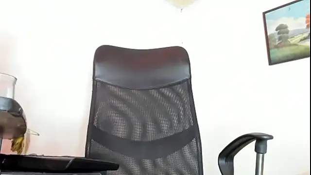 sarahlovexxv live cam on StripChat