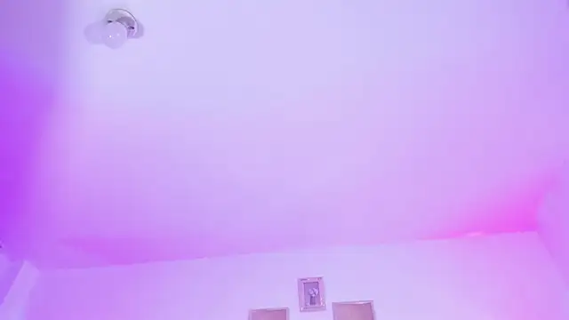 emili_clark live cam on StripChat