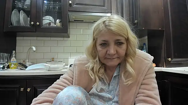 ButterflyBlondie live cam on StripChat