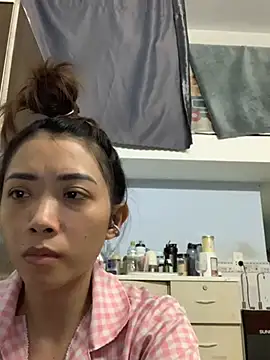 Minee1202 live cam on StripChat