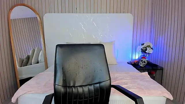 emelyparker (F young) - Bounce tits with oil 😏