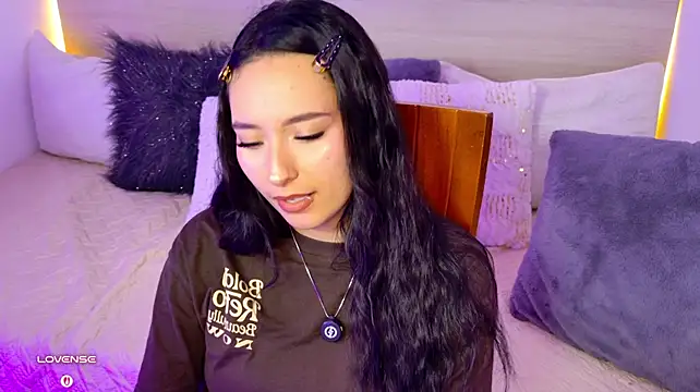 AliceeBloom live cam on StripChat