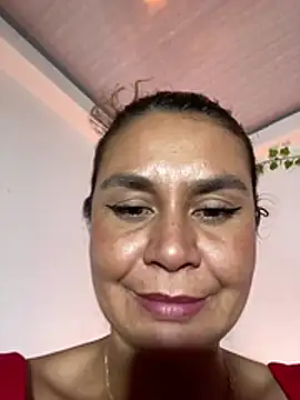 Milf_Luna_ live cam on StripChat