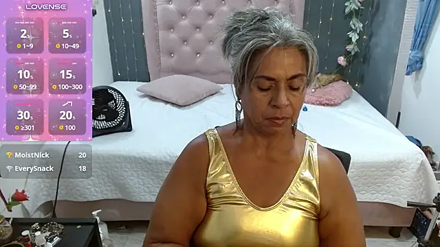 lalisha_96 live cam on StripChat