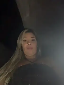 lindinha-sexy live cam on StripChat