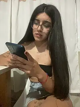 selenefary live cam on StripChat