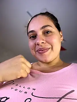 Mia__Navarro98__ live cam on StripChat