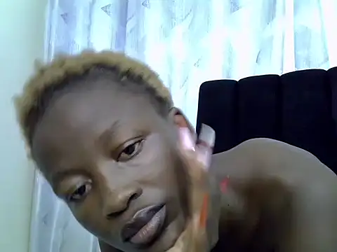 Freakysecret_doll live cam on StripChat
