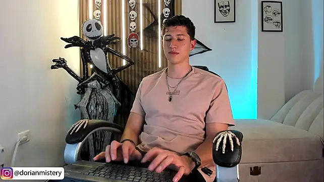 Dorianmistery2322_ on Stripchat