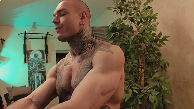 bulatov_xx on Stripchat