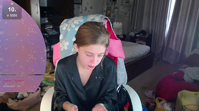 Kira_honeyy live cam on StripChat