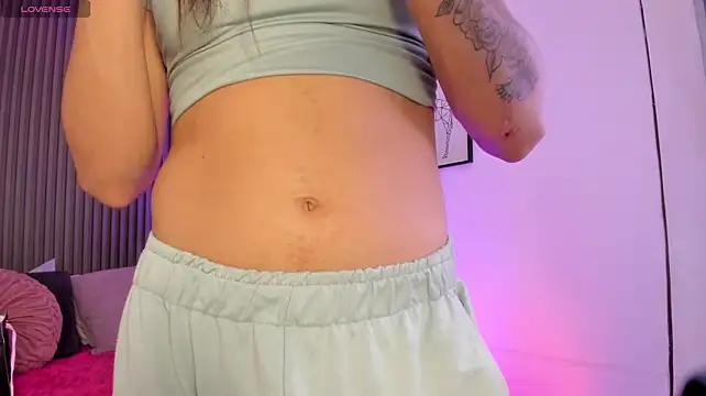 CaeliThalyana live cam on StripChat