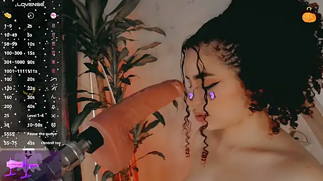Queen_Deepthroat live cam on StripChat