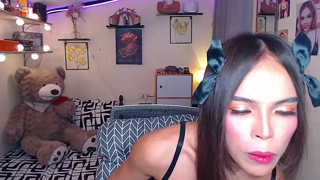 izabella_moore live cam on StripChat