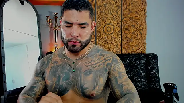 Aaron_Vega live cam on StripChat