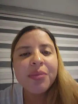 paulita12359 live cam on StripChat