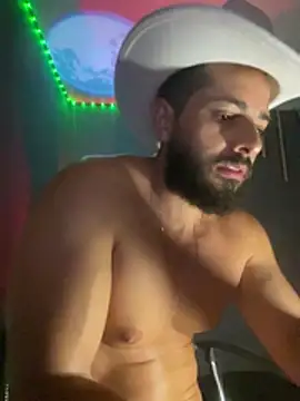 magnumchris (Ask my age) - smoke t and  play hole and cock