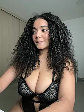 Curlyierr live cam
