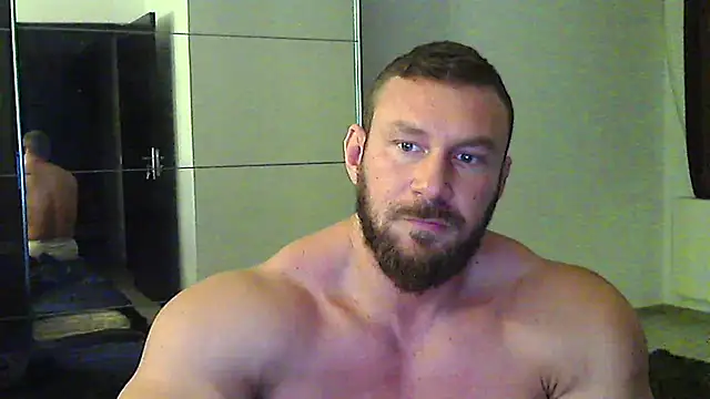 muscularkevin live cam on StripChat
