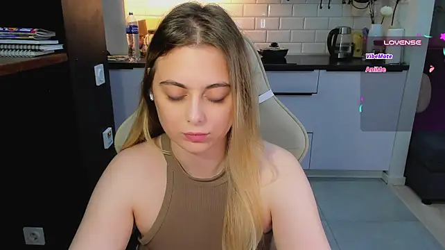 blonde_kellyy live cam on StripChat