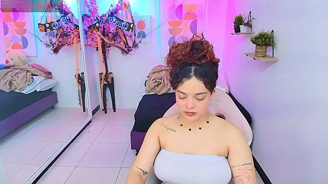 Maggy_t18 live cam on StripChat